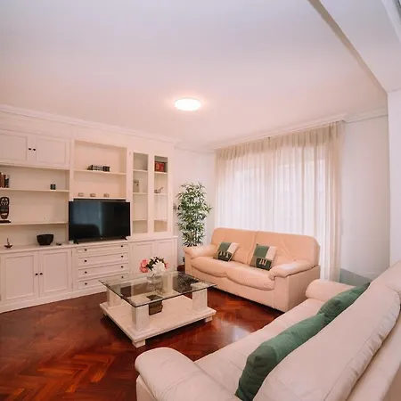 Espacio Luz En El Centro De By Vigo